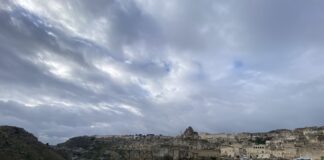 L’altra faccia di Matera… …dove la vita è tornata a nascondersi nella notte dei tempi attuali.